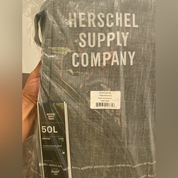 Hershel Supply Company - Outfitter Luggage 50L - Raven X - Picture 5 of 9